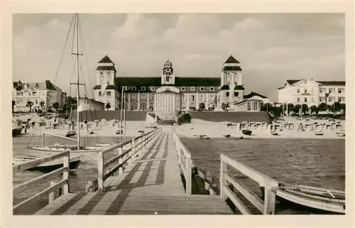 AK / Ansichtskarte  Binz_Ruegen Strand mit Clubhaus Binz_Ruegen