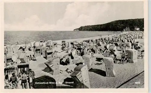 AK / Ansichtskarte  Binz_Ruegen Strand Binz_Ruegen