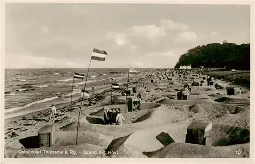 AK / Ansichtskarte 73898429 Thiessow_Ostseebad_Ruegen Strand und Hoevt Thiessow_Ostseebad_Ruegen