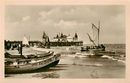 AK / Ansichtskarte  Ahlbeck_Ostseebad Strand Seebruecke mit HO-Gaststaette Ahlbeck_Ostseebad