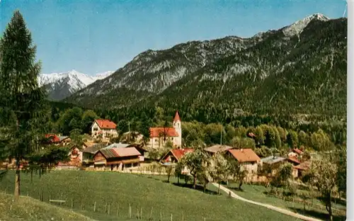 AK / Ansichtskarte 73898442 Obergrainau_Grainau Ortsansicht mit Kirche Blick zum Kramer 