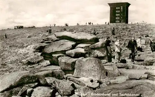 AK / Ansichtskarte 73898445 Brocken_Harz Brockenhotel und Teufelskanzel Brocken Harz