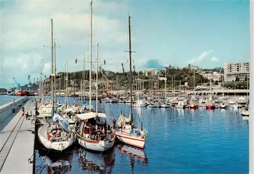 AK / Ansichtskarte 73898665 Funchal_Madeira_PT Funchal Marina Hafen 