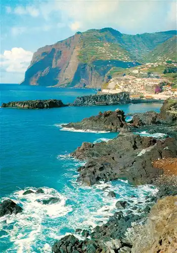 AK / Ansichtskarte 73898676 Camara_de_Lobos_Madeira_Portugal e ao fundo Cabo Girao Kap Cabo Girao 