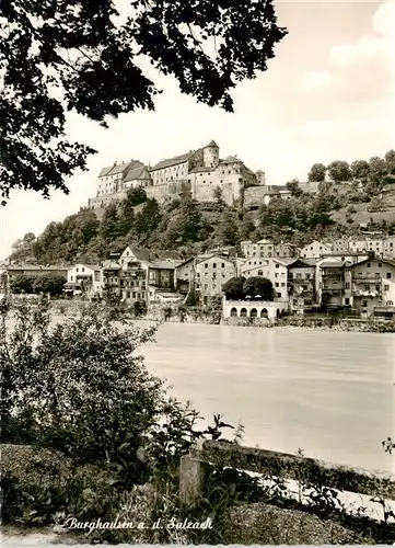 AK / Ansichtskarte  Burghausen__Salzach_Oberbayern Blick ueber den Fluss zur Burg 