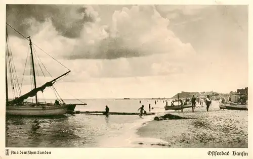 AK / Ansichtskarte  Bansin_Ostseebad Strandpartie Fischerboot Bansin_Ostseebad