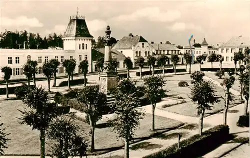 AK / Ansichtskarte 73899455 Putbus_Ruegen Marktplatz mit HOG Deutsches Haus Putbus Ruegen