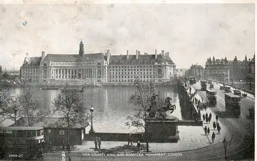 AK / Ansichtskarte 73899909 London__UK New County Hall and Boadicea Monument 