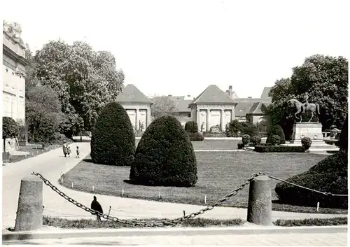 AK / Ansichtskarte 73899994 Dessau-Rosslau Park mit Reiterdenkmal Dessau-Rosslau