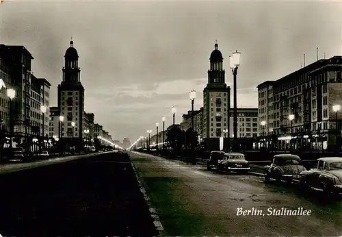 AK / Ansichtskarte 73900393 Berlin Stalinallee Nachtaufnahme Berlin
