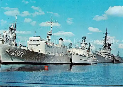 AK / Ansichtskarte  Marine 2300 Kiel An der Tripitzmole 