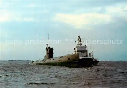 AK / Ansichtskarte  U-Boot_Unterseeboot_Submarine_Sous-Marin Karlskrona  