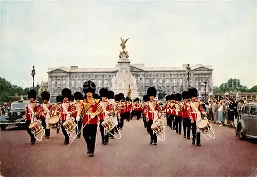 AK / Ansichtskarte  Leibgarde_Wache_Life_Guards Guards Band Leaving Buckingham Palace London 