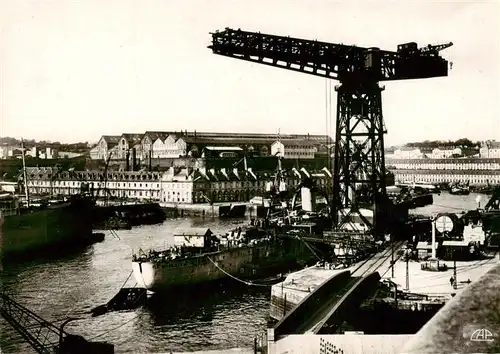 AK / Ansichtskarte  Brest_29 Croiseur en armement sous la grue de l'Arsenal