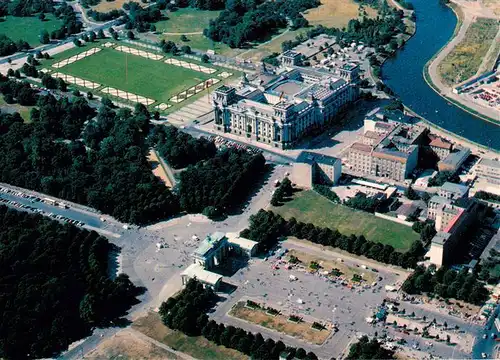 AK / Ansichtskarte  Berlin Brandenburger Tor und Reichstag Fliegeraufnahme