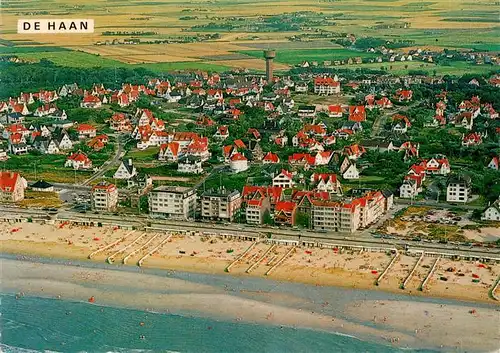 AK / Ansichtskarte  De_Haan_aan_Zee_Belgie Strand en Zeedijk Strand und Promenade