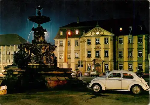 AK / Ansichtskarte 73905249 Erlangen Rathaus Brunnen und Marktplatz bei Nacht