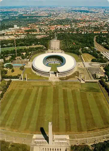 AK / Ansichtskarte  Stadion_Stadium_Estadio Berlin Olympiastadion