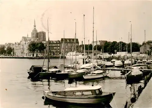 AK / Ansichtskarte  Stralsund Hafen