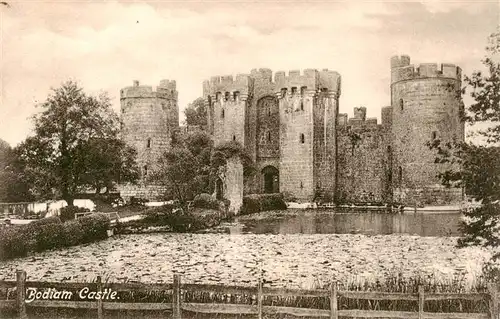 AK / Ansichtskarte 73907337 Bodiam_Castle_Robertsbridge_Hastings_East_Sussex_UK Ansicht