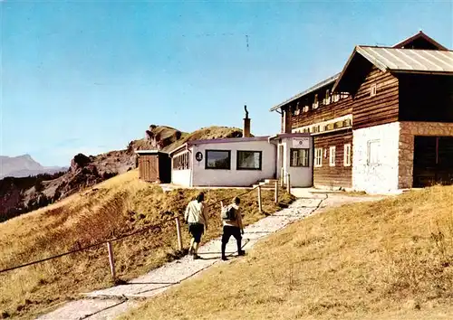 AK / Ansichtskarte 73907418 Lenggries Brauneckhaus mit Latschenkopf und Zugspitze