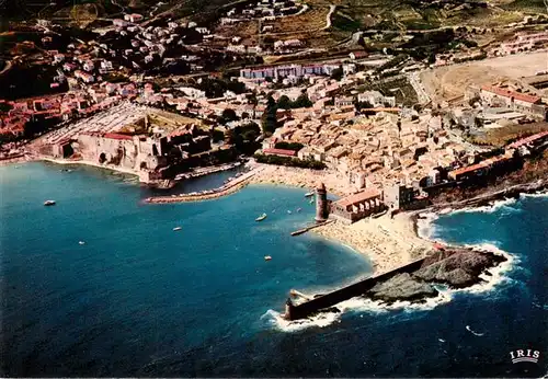 AK / Ansichtskarte  Collioure_66_Pyrenees-Orientales Le chateau royal La plage et leglise Notre Dame des Anges Vue aerienne