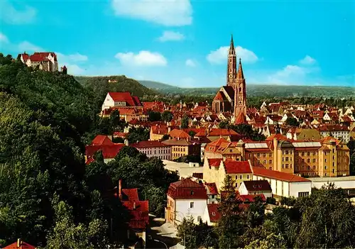 AK / Ansichtskarte 73909439 Landshut__Isar Stadtblick mit St Martinskirche und Burg Trausnitz