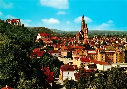 AK / Ansichtskarte  Landshut__Isar Stadtblick mit St Martinskirche und Burg Trausnitz