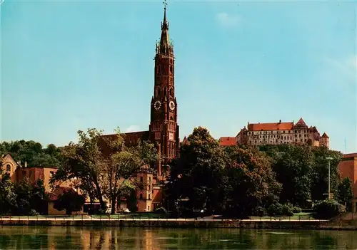 AK / Ansichtskarte  Landshut__Isar Stadtblick mit St Martinskirche und Burg Trausnitz