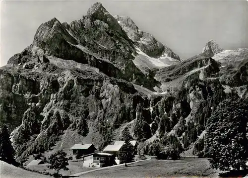 AK / Ansichtskarte  Braunwald_GL mit Ortstock und Hoher Turm