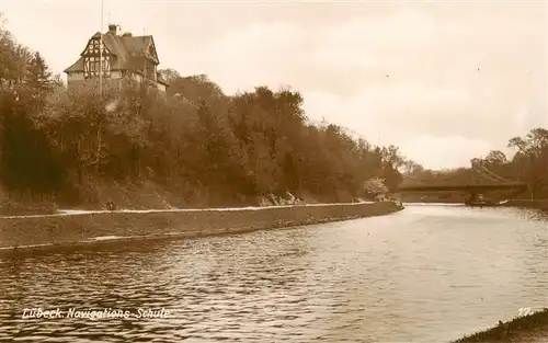 AK / Ansichtskarte  Luebeck Partie am Fluss Blick zur Navigationsschule