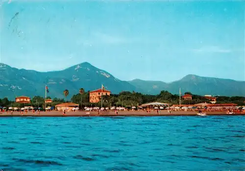 AK / Ansichtskarte 73910851 Marina_di _Pietrasanta_Lucca_Toscana_IT Spiaggia e Alpi Apuane