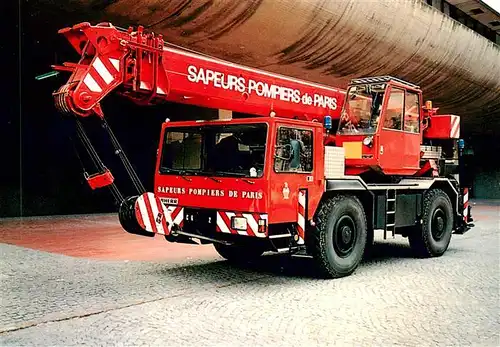 AK / Ansichtskarte  Feuerwehr_Fire-Brigade_Pompiers_Bomberos Brigade de Sapeurs-Pompiers de Paris C.G. Camion Grue Liebherr LMT 1030