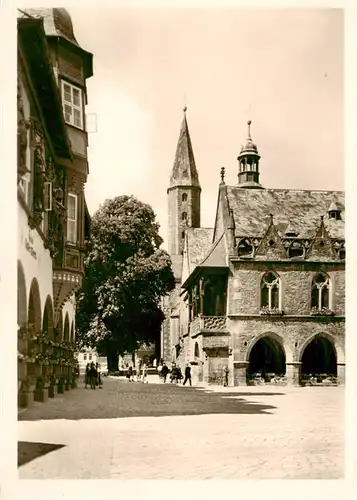 AK / Ansichtskarte  Goslar Rathaus Suedostecke mit Freitreppe und den Tuermen der Marktkiche mit Kaiserworth