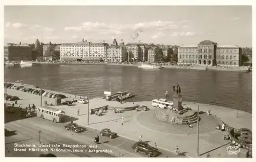 AK / Ansichtskarte 73913543 Stockholm Utsikt fran Skeppsbron med Grand Hotel och Nationalmuseum 