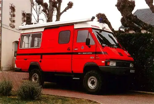 AK / Ansichtskarte  Feuerwehr_Fire-Brigade_Pompiers_Bomberos Transmissions Renault B 90 4+4-90 ch