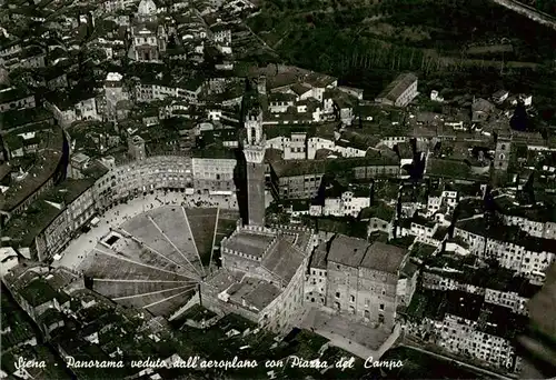 AK / Ansichtskarte  Siena_Toscana_IT Panorama veduta dall aeroplano con Piazza del Campo