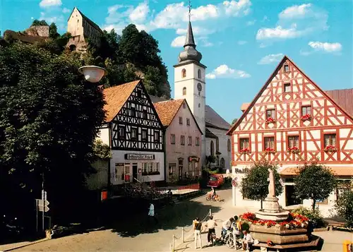 AK / Ansichtskarte  Pottenstein_Oberfranken Blick auf Marktplatz und Burg