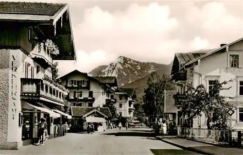 AK / Ansichtskarte 73914953 Ruhpolding Am Dorfbrunnen