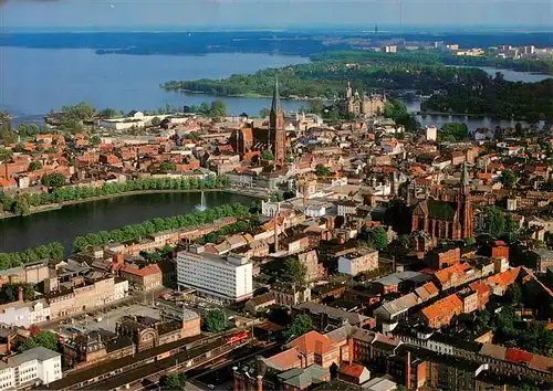 AK / Ansichtskarte 73915027 Schwerin__Mecklenburg Altstadt mit Paulskirche Dom Pfaffenteich und Schloss Fliegeraufnahme