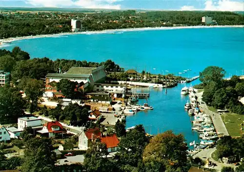 AK / Ansichtskarte  Niendorf__Ostseebad_Timmendorferstrand Hafen mit Blick auf Timmendorfer Strand Fliegeraufnahme