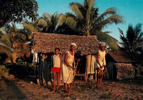 AK / Ansichtskarte  Antananarivo_Tananarive_Madagaskar Maison traditionelle cote est