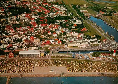 AK / Ansichtskarte 73916180 Buesum_Nordseebad Fliegeraufnahme mit Meerwasserhallen und Wellenschwimmbad Hotel Nordseehalle