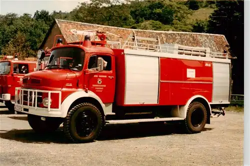 AK / Ansichtskarte  Feuerwehr_Fire-Brigade_Pompiers_Bomberos Metz 1518 Feuerwehauto