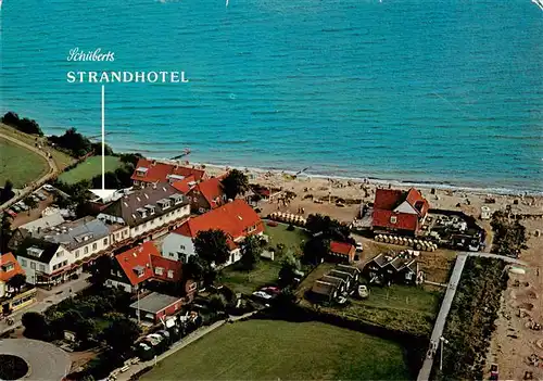 AK / Ansichtskarte  Hohwacht_Ostseebad Fliegeraufnahme mit Schuberts Strandhotel