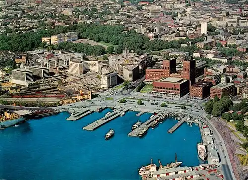 AK / Ansichtskarte  Oslo__Norge Aerial View of the town with the harbour and Oslo City Hall 