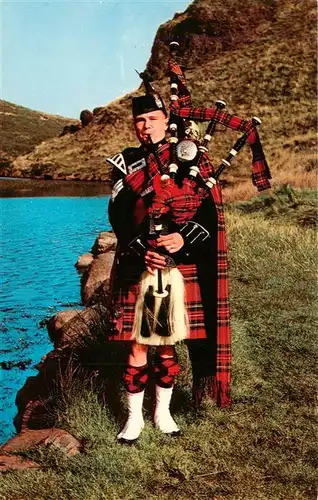 AK / Ansichtskarte 73918036 Schottland Sergeant Piper of the Kings Own Scottish Borderes