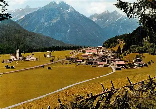 AK / Ansichtskarte  Elbigenalp_Lechtal_Tirol_AT mit Wetterspitze Sonnenkogeln Rotschrofenspitze und Griesstalerspitze