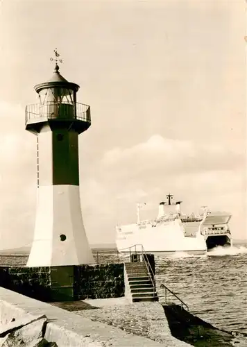 AK / Ansichtskarte  Sassnitz_Ostseebad_Ruegen Eisenbahnfaehrschiff Ruegen an der Mole mit Leuchtturm