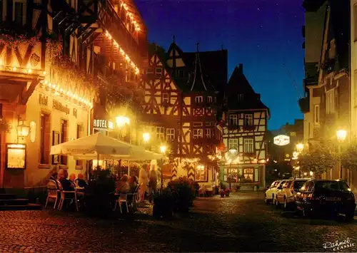 AK / Ansichtskarte 73918658 Bacharach_Rhein Marktplatz bei Nacht